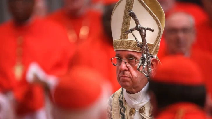 Qué hay detrás del enfrentamiento entre el papa Francisco y los jerarcas ultraconservadores en EE.UU. que son hostiles a sus reformas
