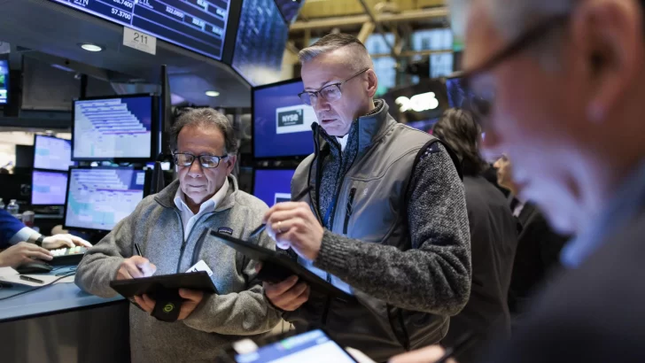 Wall Street cierra en verde jornada marcada por buenos datos