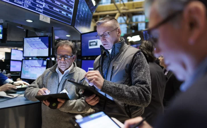 Wall Street cierra en verde jornada marcada por buenos datos