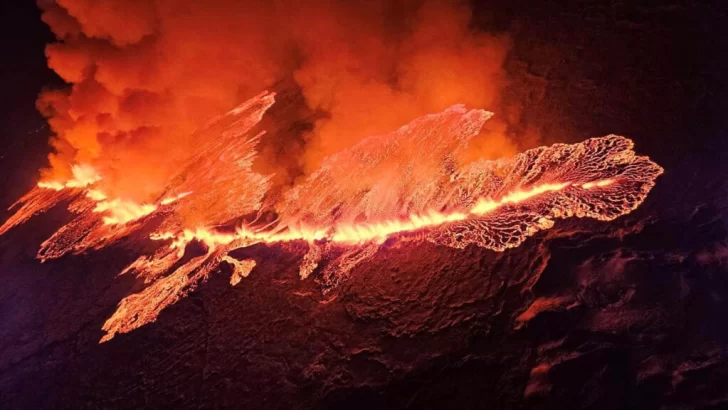 Espectacular erupción volcánica en Islandia