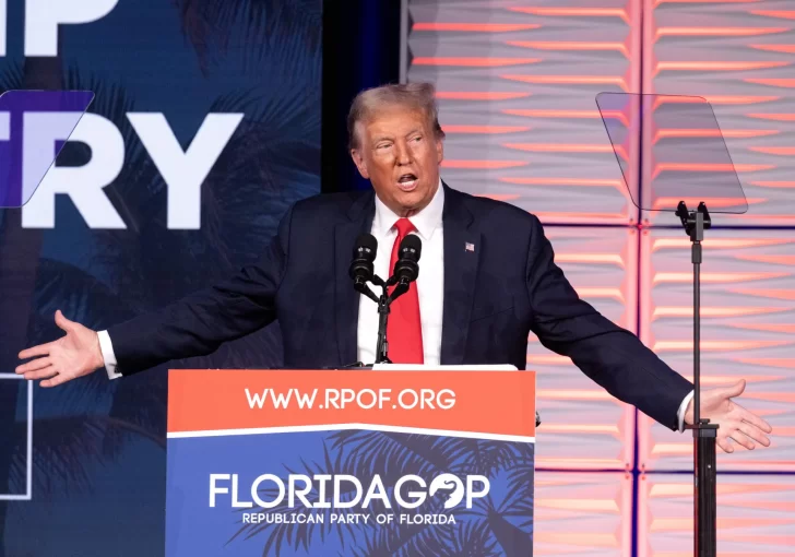 Trump agradece el apoyo de Ron DeSantis y arremete contra su rival republicana Nikki Haley