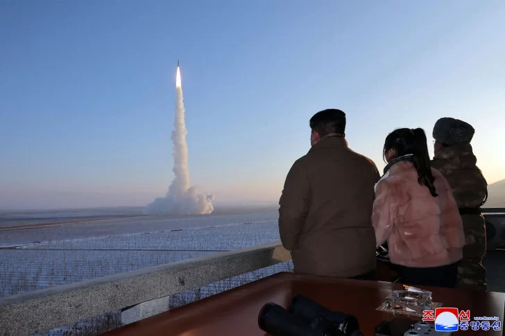 Líder norcoreano insta a 'acelerar' los preparativos 'para la guerra'