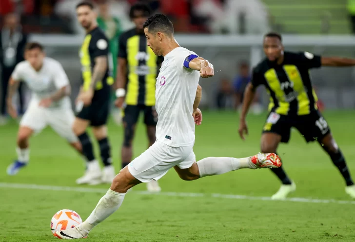 Cristiano Ronaldo marca doblete en goleada de Al Nassr al equipo de Benzema