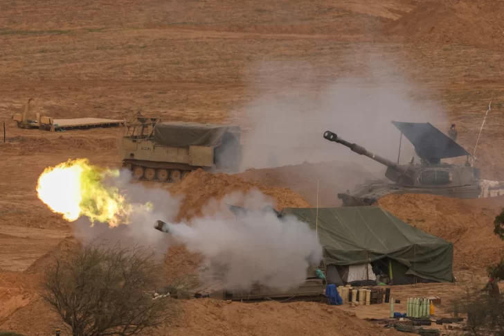 Israel intensifica sus ataques en el centro y el sur de Gaza