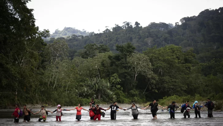 La crisis migratoria en 2023 en América: récord de migrantes y más restricciones