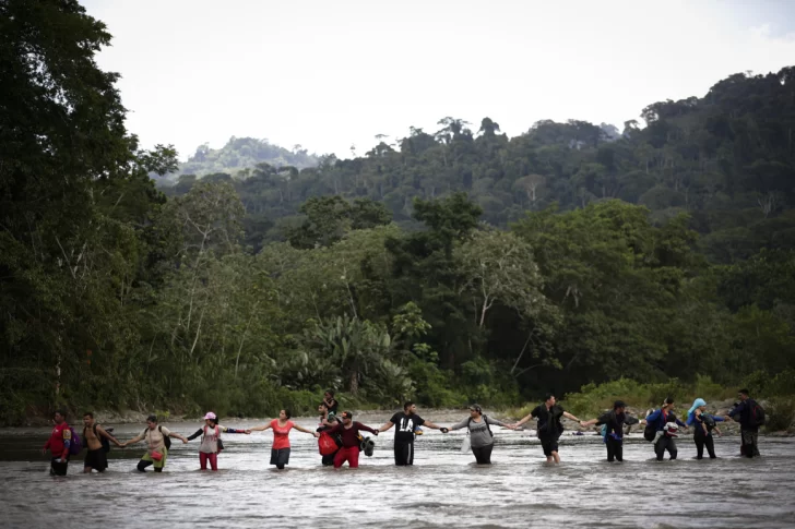 La crisis migratoria en 2023 en América: récord de migrantes y más restricciones