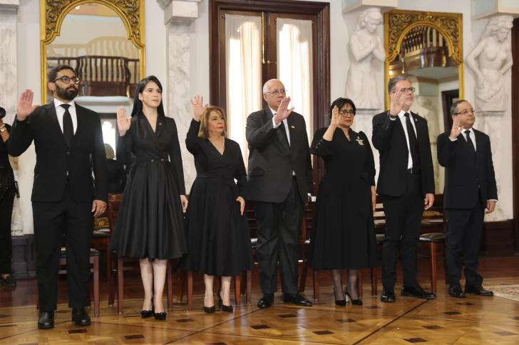 La bienvenida al nuevo presidente del Tribunal Constitucional y a los nuevos jueces juramentados por el CNM