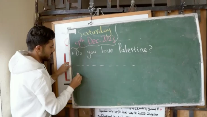 El profesor que sigue dando clases en Gaza en medio de los bombardeos de Israel
