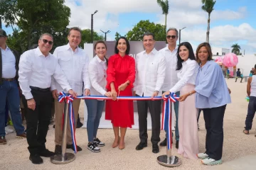 Primera dama, MICM, ADN y Banco Popular inauguran parque de Los Girasoles