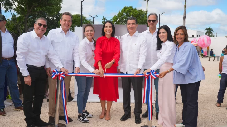 Primera dama, MICM, ADN y Banco Popular inauguran parque de Los Girasoles
