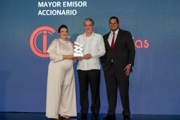 César Iglesias recibe dos galardones en los premios BVRD