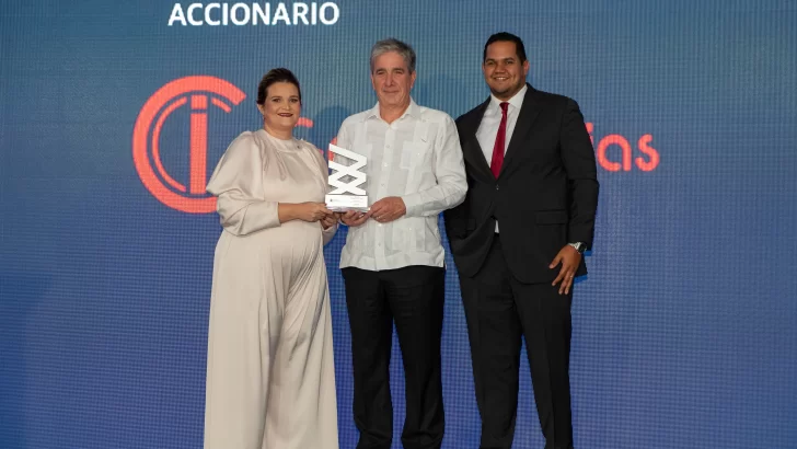 César Iglesias recibe dos galardones en los premios BVRD