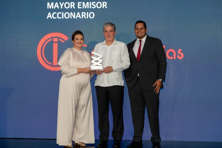 César Iglesias recibe dos galardones en los premios BVRD