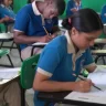 Repitencia y abandono escolar bajan, pero persisten brechas entre sectores