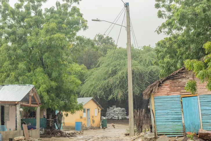 Edesur electrifica la remota y apartada comunidad de Galindo