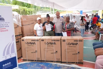 297 familias reciben artículos del hogar tras disturbio tropical
