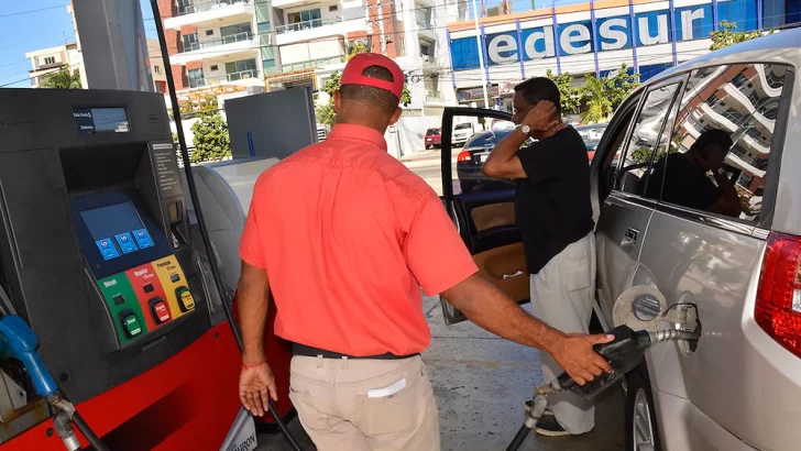 Gasolinas bajan 3 y 2 pesos; otros combustibles mantienen sus precios