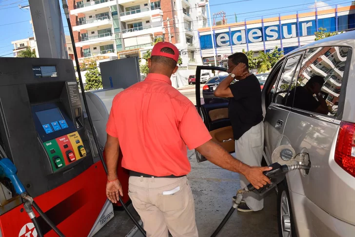 Gasolinas bajan 3 y 2 pesos; otros combustibles mantienen sus precios