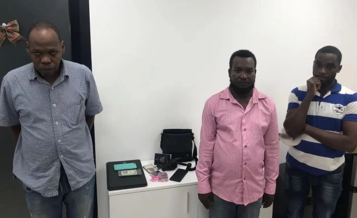 Apresados tres haitianos acusados de falsificar identificación migratoria dominicana