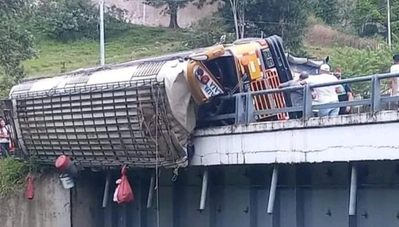 Unos 16 fallecidos, entre ellos 6 menores, y 26 heridos deja accidente de bus en Nicaragua