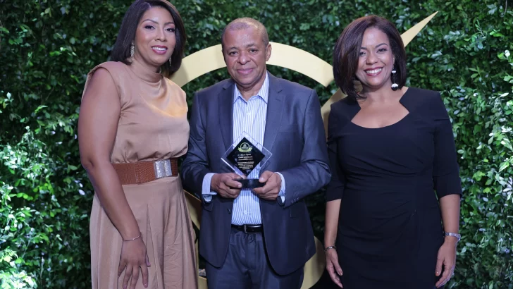 Cemex Dominicana recibe galardón por excelencia en calidad Cemex Dominicana recibe galardón por excelencia en calidad
