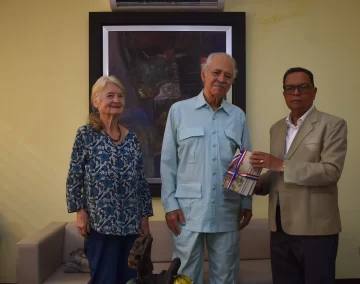 El sociólogo Mario Bonetti dona 1,080 libros a la Biblioteca Nacional