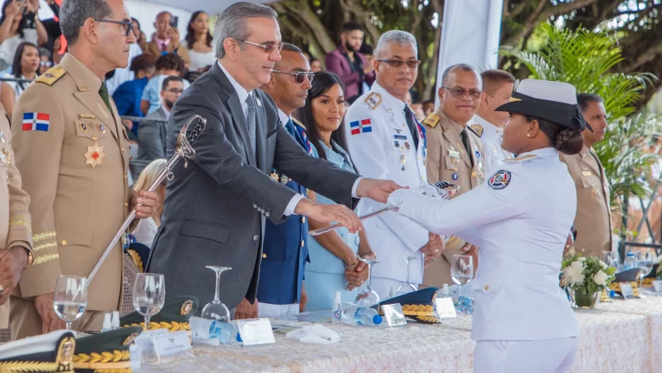 Abinader inicia obras en la Base Aérea de San Isidro en graduación de cadetes