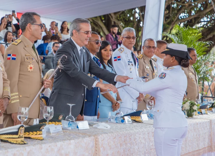 Abinader inicia obras en la Base Aérea de San Isidro en graduación de cadetes