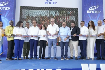 Abinader entrega hospital remozado y centros del INFOTEP