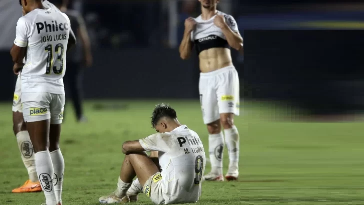 Santos desciende por primera vez en Brasil con desmanes de hinchas y primer año sin Pelé