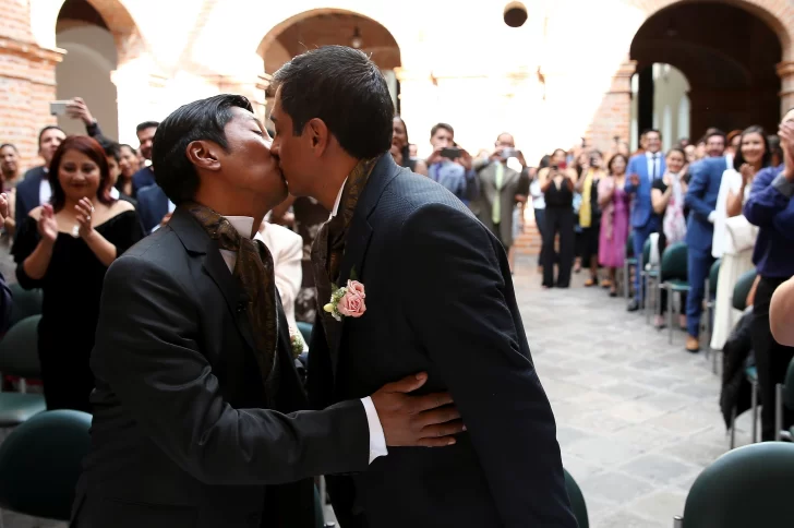 Vaticano matiza que la bendición de parejas homosexuales no será 'litúrgica'