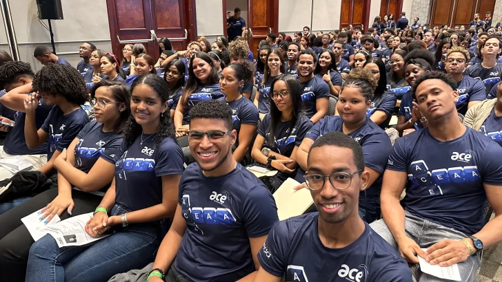 Miles de jóvenes dominicanos se preparan para el Summer Work and Travel 2024