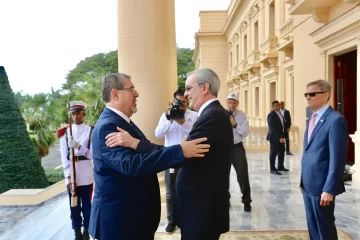 Abinader recibe al presidente electo de Guatemala, Bernardo Arévalo