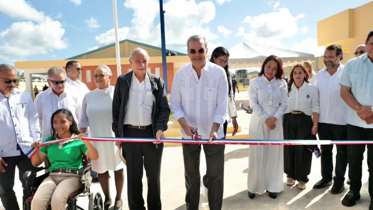 Presidente Luis Abinader inaugura varias obras en Higüey