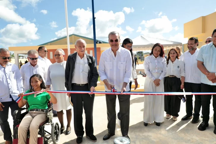 Presidente Luis Abinader inaugura varias obras en Higüey