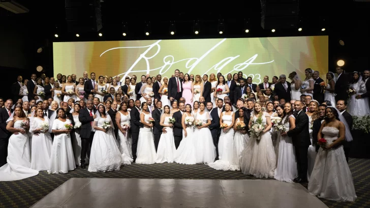Ceremonia multitudinaria consagra en matrimonio a 78 parejas dominicanas