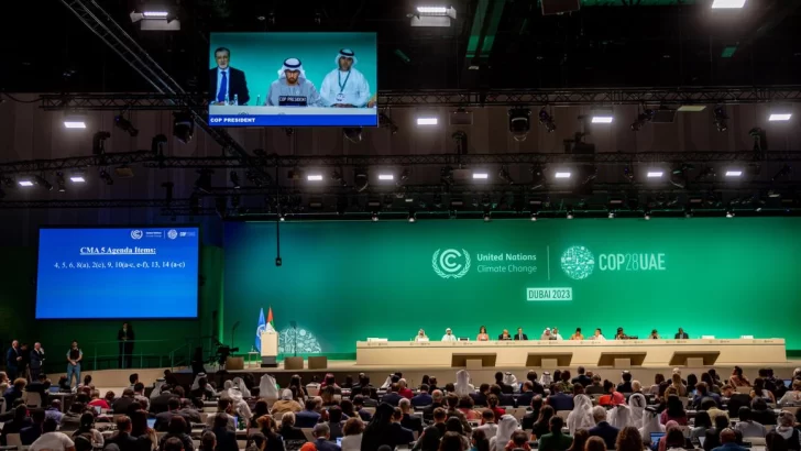 La COP28 abre la puerta al fin de la era de los combustibles fósiles