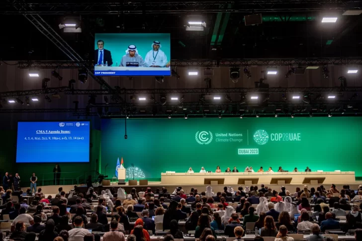 La COP28 abre la puerta al fin de la era de los combustibles fósiles