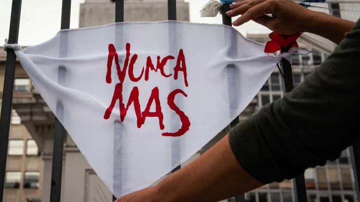 Por qué 40 años después del fin del régimen militar en Argentina no se sabe cuántos 'desaparecidos' hubo exactamente (y por qué Milei rechaza la cifra de 30.000)
