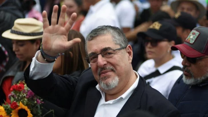 Fiscales en Guatemala piden anular las elecciones presidenciales que ganó Bernardo Arévalo y la OEA denuncia 'un intento de golpe de Estado'