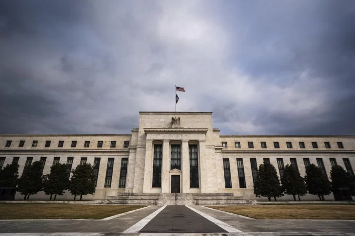 La Fed cierra 2023 con los tipos en máximos en EE.UU. ¿Cuándo volverán a bajar?