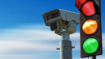 La alarma en Italia por Fleximan, un 'justiciero' que destruye radares de velocidad y que está en busca y captura
