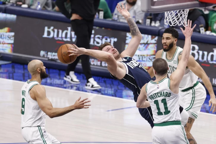 Embiid, Towns y Durant iluminan con explosión anotadora