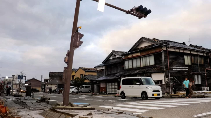 Japón: Violento sismo de magnitud 7.6 provoca tsunami
