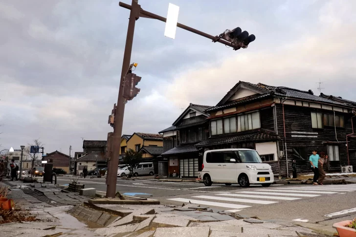 Japón: Violento sismo de magnitud 7.6 provoca tsunami