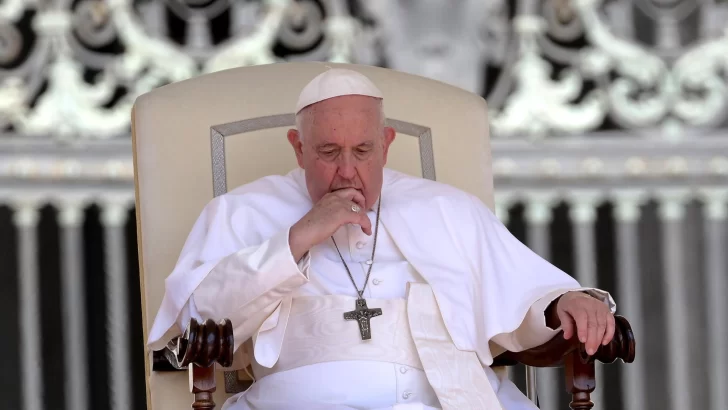 El papa reza por las víctimas del 