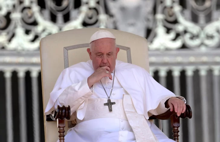 El papa en Ángelus y en misa de Año Nuevo: 'Quien lastima a una mujer, profana a Dios'
