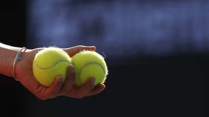 ATP y WTA anuncian nueva normativa para finales tardíos y una revisión de pelotas