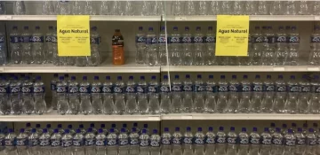 Agua embotellada contiene pedacitos de plástico, según estudio