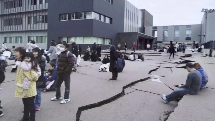 Japón sacudido por violentos sismos que provocaron olas de tsunami